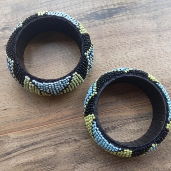 Forever 21 Seed Beaded Tribal Pattern Chunky Bangle Bracelets Set Of 2 - Picture 4 of 8